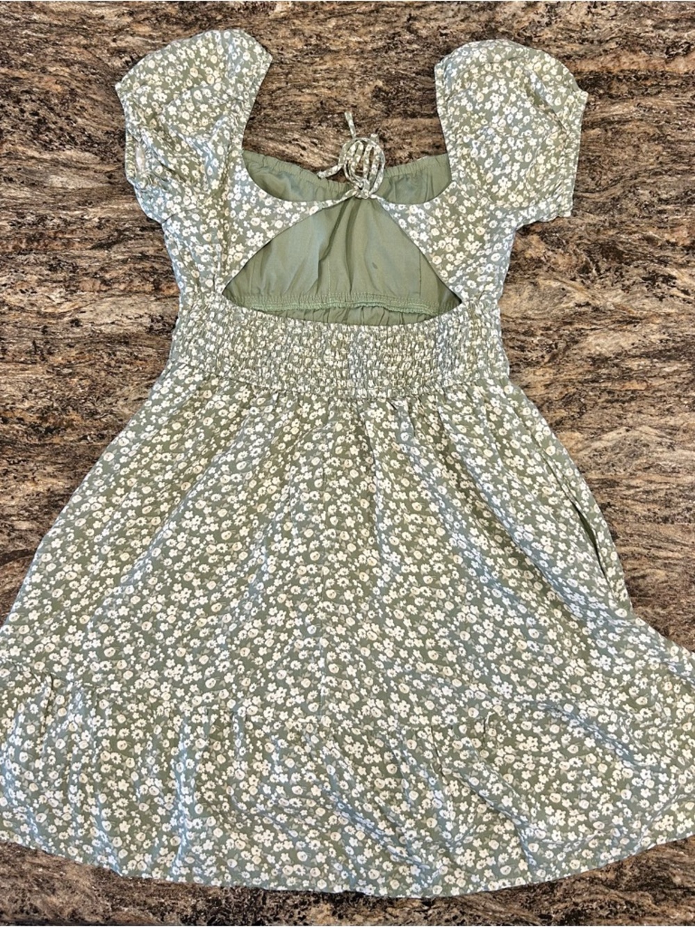 Hollister Sage Green Floral Puff-Sleeve Dress - Picture 2 of 7